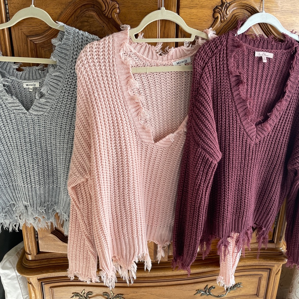 Sweater bundle three for $30 gray, pink burgundy, size medium